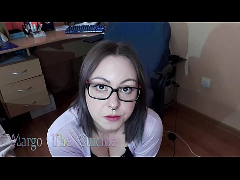 ❤️ Seksi djevojka s naočalama duboko siše dildo na kameri ️❌ Seks video na hr.creditme.top ﹏